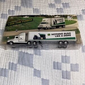 Ertl John Deere Lawn Care Express Semi 1:64 NIB